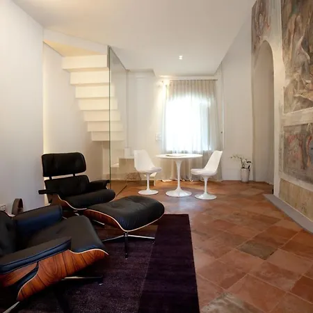 Nun Relais & Museum Отель Ассизи