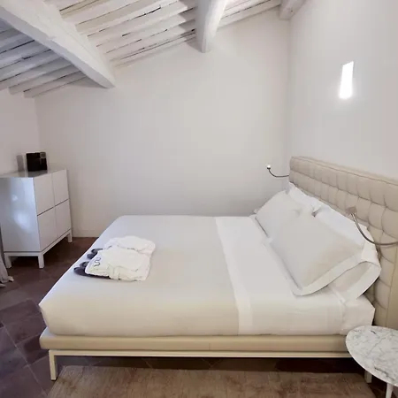 Отель Nun Relais & Museum Ассизи