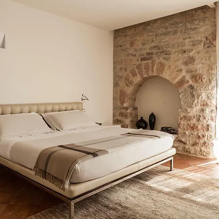 Nun Relais & Museum מלון אסיסי