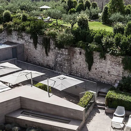 Nun Relais & Museum אסיסי