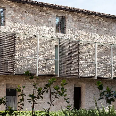 Hotel Nun Relais & Museum 5*