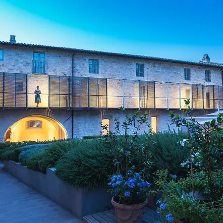 Nun Relais & Museum מלון 5*