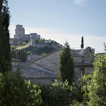 Nun Relais & Museum 5* אסיסי