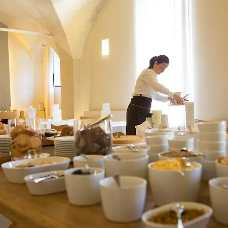 Nun Relais & Museum 5* אסיסי