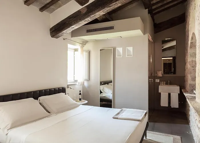 Hotel Nun Relais & Museum