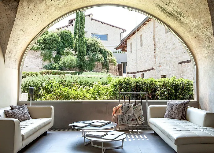 Hotel Nun Relais & Museum 5*