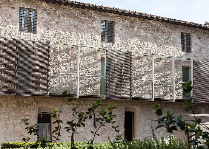 Hotel Nun Relais & Museum 5*